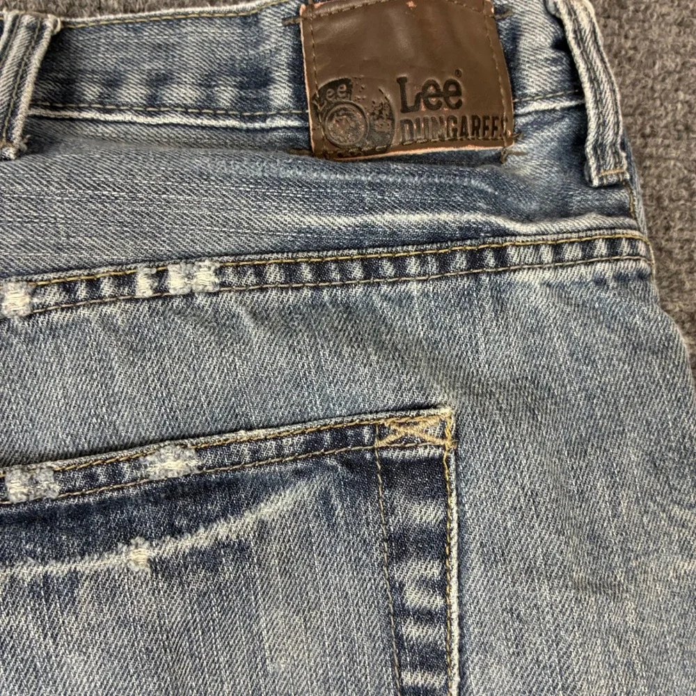 Lee Dungarees Relaxed Boot Jeans Mens Size 52x30 Light Wash Blue Denim Bootcut